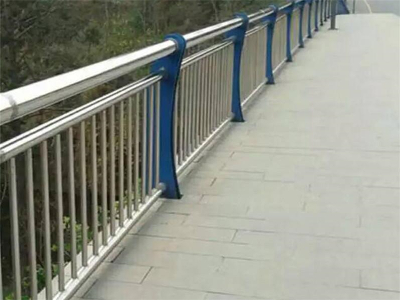 如何確保不銹鋼護欄的焊接質量符合標準要求？